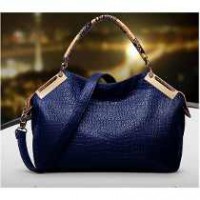 cartera con apliques 